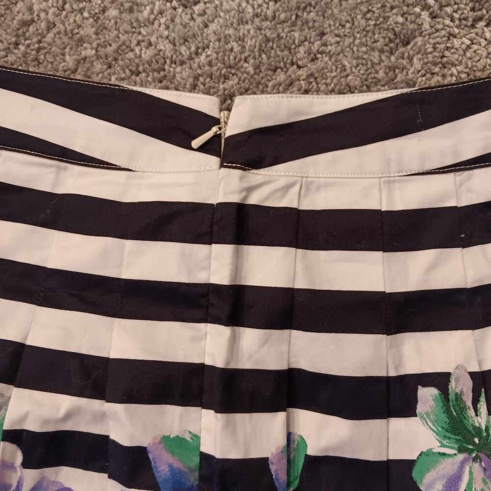 Talbots Pleated A-line Skirt, Black/White Stripes, Purple Flowers, Size 10 - Picture 4 of 4